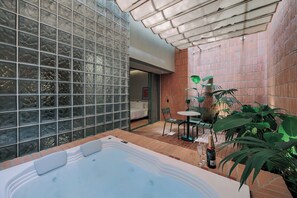 Courtyard view - GRES Apartamentos (Medellín)