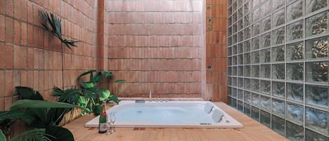 Jetted bathtub