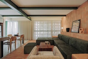 32-inch Smart TV with cable channels - GRES Apartamentos (Medellín)
