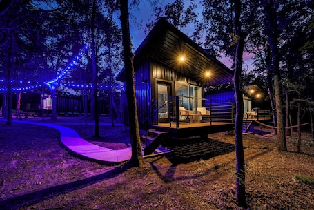 Terrace/patio. Wooded Romantic Cabin near LBJ Grasslands - Book 1 or All 4 Cabins
