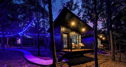Wooded Romantic Cabin near LBJ Grasslands - Book 1 or All 4 Cabins
