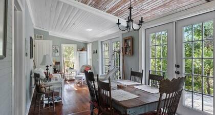 Charming 2-bedroom cottage on the River with 5 acres