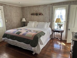 2 bedrooms, WiFi, bed sheets - Charming 2-bedroom cottage on the River with 5 acres (Center Point)