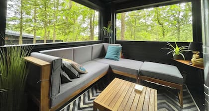 Idyllisches Haus im Wald nahe der Loreley