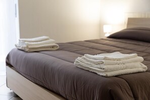 2 chambres, fer et planche à repasser, Wi-Fi gratuit, draps fournis