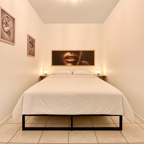 3 bedrooms, desk, WiFi, bed sheets