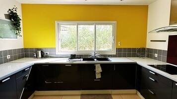 Réfrigérateur, micro-ondes, four, lave-vaisselle