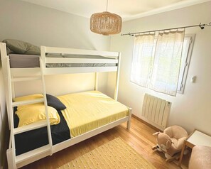2 bedrooms, internet, bed sheets