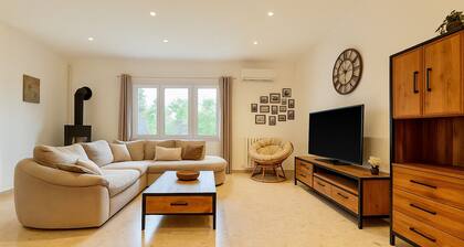 La Nîmoise, Family home with garden