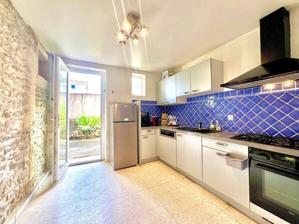 Fridge, microwave, oven, dishwasher