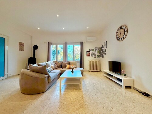 La Nîmoise, Family home with garden