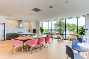 Apartamento de lujo, 1 cama de matrimonio con sofá cama, no fumadores, Aire acondicionado | Restauración