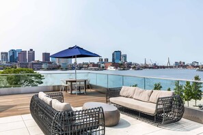 Apartamento superluxo, 1 cama Queen e sofá-cama, para não fumantes, ar-condicionado | Pátio