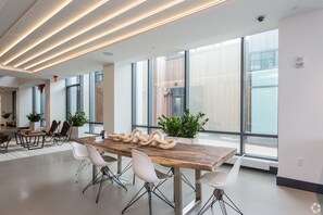 Apartamento de lujo, 1 cama de matrimonio con sofá cama, no fumadores, Aire acondicionado | Sala de reuniones