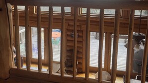 A wooden cabin with a balcony overlooking a deck area. - Beautiful log cabin, only 1.7 miles from lake dock by Lewis & Clark, Yankton SD (Yankton)