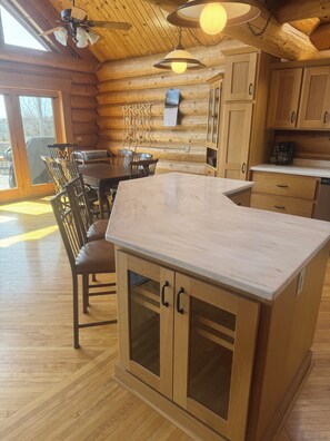 Dining - Beautiful log cabin, only 1.7 miles from lake dock by Lewis & Clark, Yankton SD (Yankton)