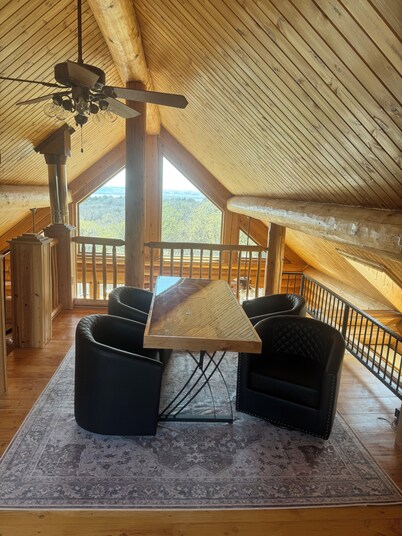 Beautiful log cabin, only 1.7 miles from lake dock by Lewis & Clark, Yankton SD