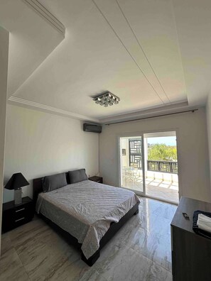 2 bedrooms, WiFi, bed sheets - Appart Familial seulement : balcons avec vue (Saidia)