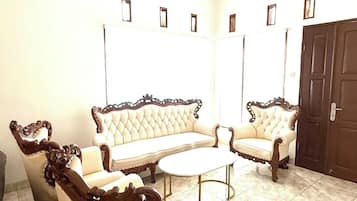 Rollaway beds, free WiFi, bed sheets, wheelchair access