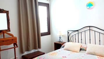 2 habitaciones, tabla de planchar con plancha y cuna de viaje