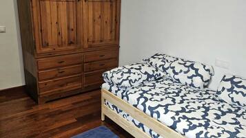 2 slaapkamers, reisbedje, gratis wifi, beddengoed