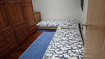 2 bedrooms, travel crib, free WiFi, bed sheets