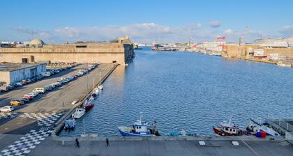 Paquebot - face port - mer - parking