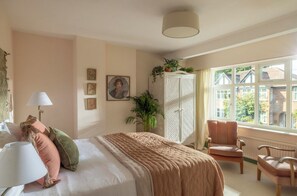 3 chambres, fer et planche à repasser, Wi-Fi, draps fournis