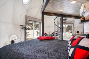 2 bedrooms, bed sheets - King Dome - 1 King Bed, 2 Queen Beds in Loft Accessed by Spiral Staircase (Ashland)