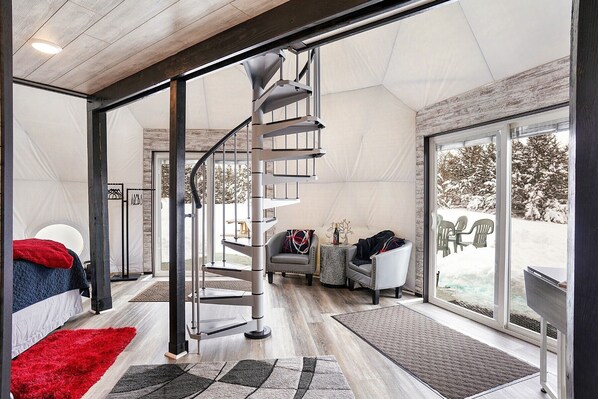 2 bedrooms, bed sheets - King Dome - 1 King Bed, 2 Queen Beds in Loft Accessed by Spiral Staircase (Ashland)