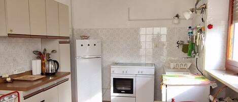 Réfrigérateur, four, plaque de cuisson, lave-vaisselle