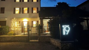 A two-story building with a sign indicating "19" in front. - Residence19 ilborgo (Asolo)