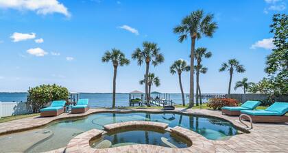 Waterfront • Game Room • Theater • Sleeps 14 • Luxurious Waterfront Retreat •