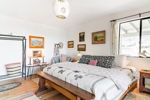 3 chambres, fer et planche à repasser, Wi-Fi, draps fournis