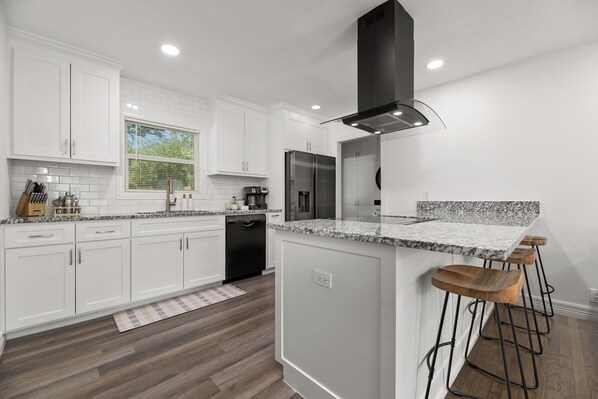 Mikrowelle, Ofen, Herdplatte, Geschirrspüler