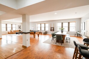 Games room - Fabulous 3 Bed/2 Bath in Tremont w/ Parking (Cleveland)