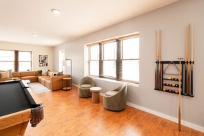 Games room - Fabulous 3 Bed/2 Bath in Tremont w/ Parking (Cleveland)