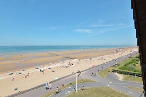 Beach nearby - Sur la Promenade Proust - Appt vue mer (Cabourg)