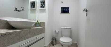 Bruser, håndklæder, Sæbe, Toiletpapir