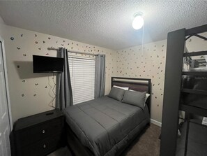 3 bedrooms, iron/ironing board, travel cot, free WiFi
