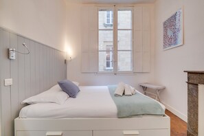 2 slaapkamers, een strijkplank/strijkijzer, gratis wifi, beddengoed