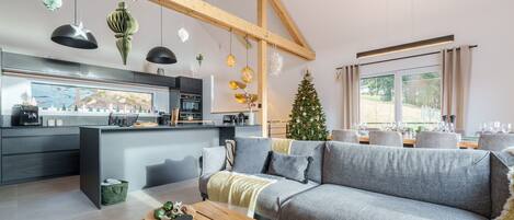 TV, fireplace, stereo