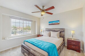 4 bedrooms, iron/ironing board, internet, bed sheets - Scottsdale Style Meets Family-Friendly Fun! Spacious home with a yard and pool. (Scottsdale)