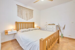 4 chambres, fer et planche à repasser, accès au Wi-Fi (inclus)