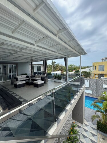 Cabaña Villa Luz 4-bedroom cottage in Santa Veronica close to the Beach.