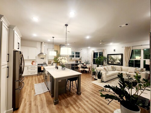 "Discover Pelican's Haven: Your Bohemian Retreat Near Pensacola Bay Awaits!"