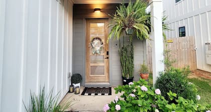 "Discover Pelican's Haven: Your Bohemian Retreat Near Pensacola Bay Awaits!"