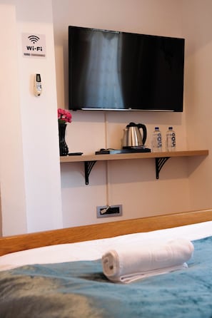 1 chambre, fer et planche à repasser, Wi-Fi, draps fournis