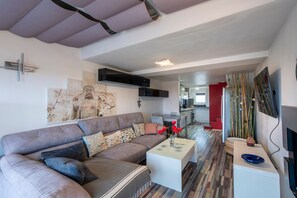 TV, fireplace - L'Anisé - Maison climatisée (Martigues)