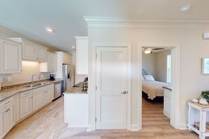 3 Schlafzimmer, Schreibtisch, Bügeleisen/Bügelbrett, Reisekinderbett